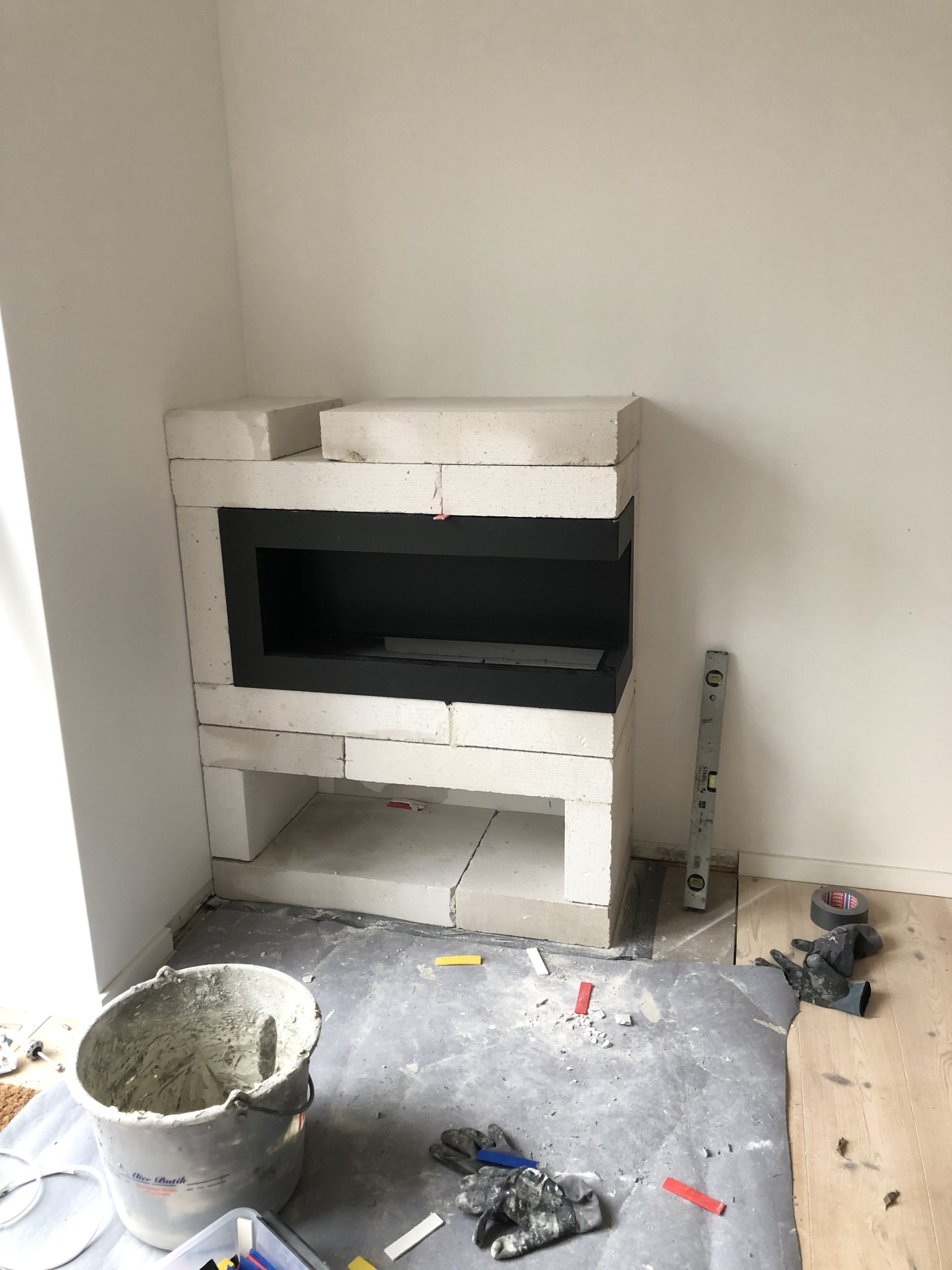 Biopeis som varmer opp 20 kvadratmeter stue