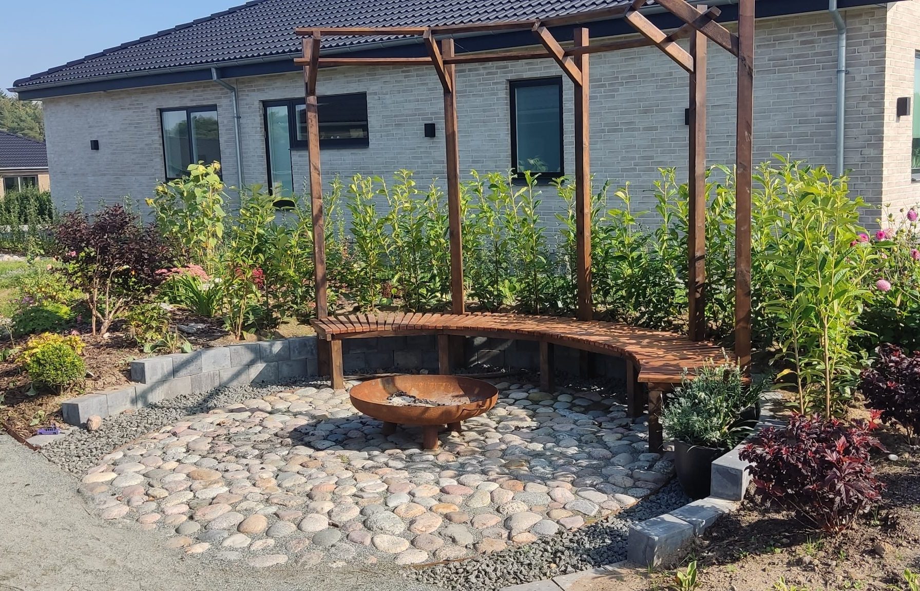 Nuotiopaikka ja lepopenkki