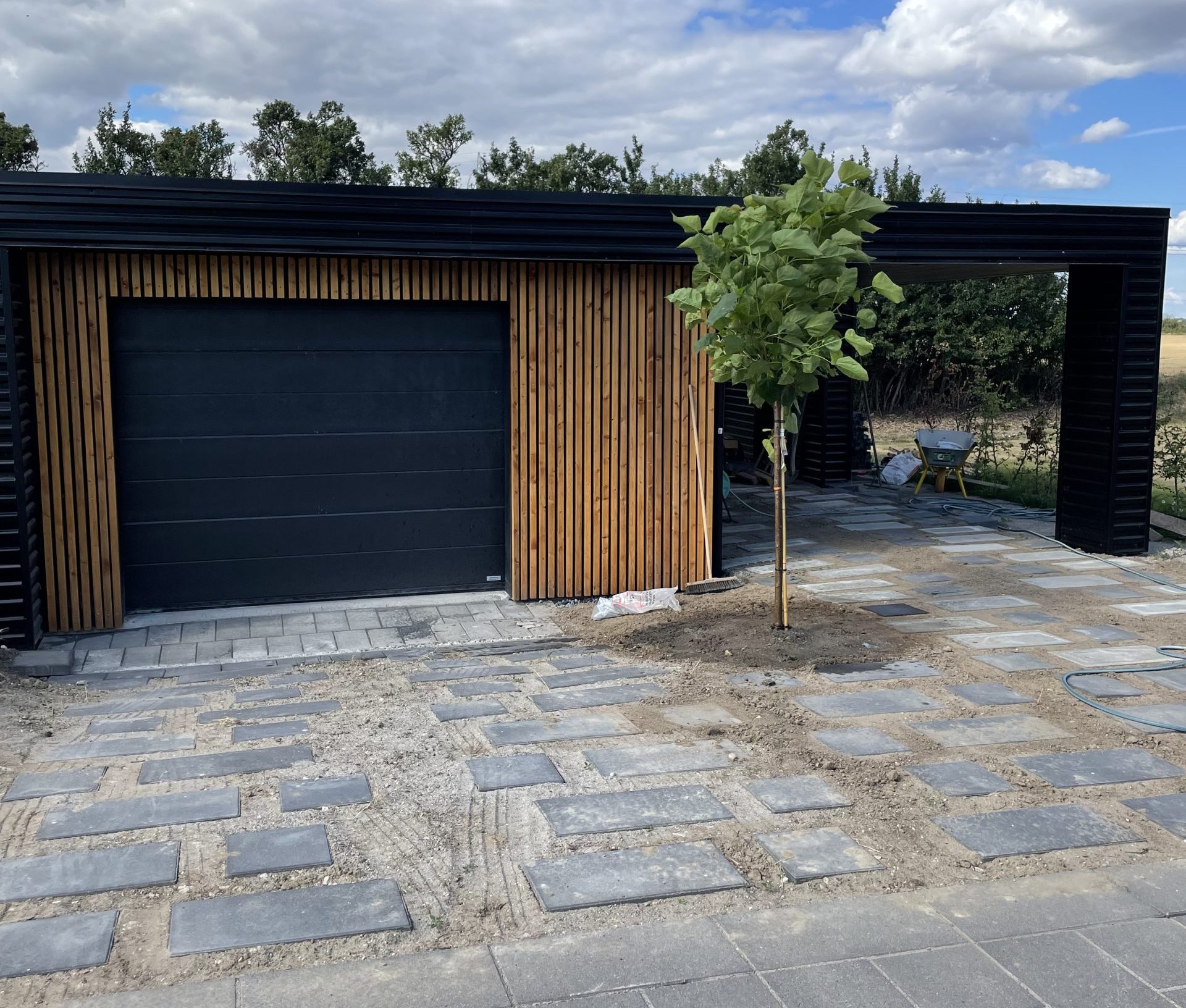 Garage med listebeklædning