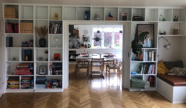 Iso kiinteä kirjahylly