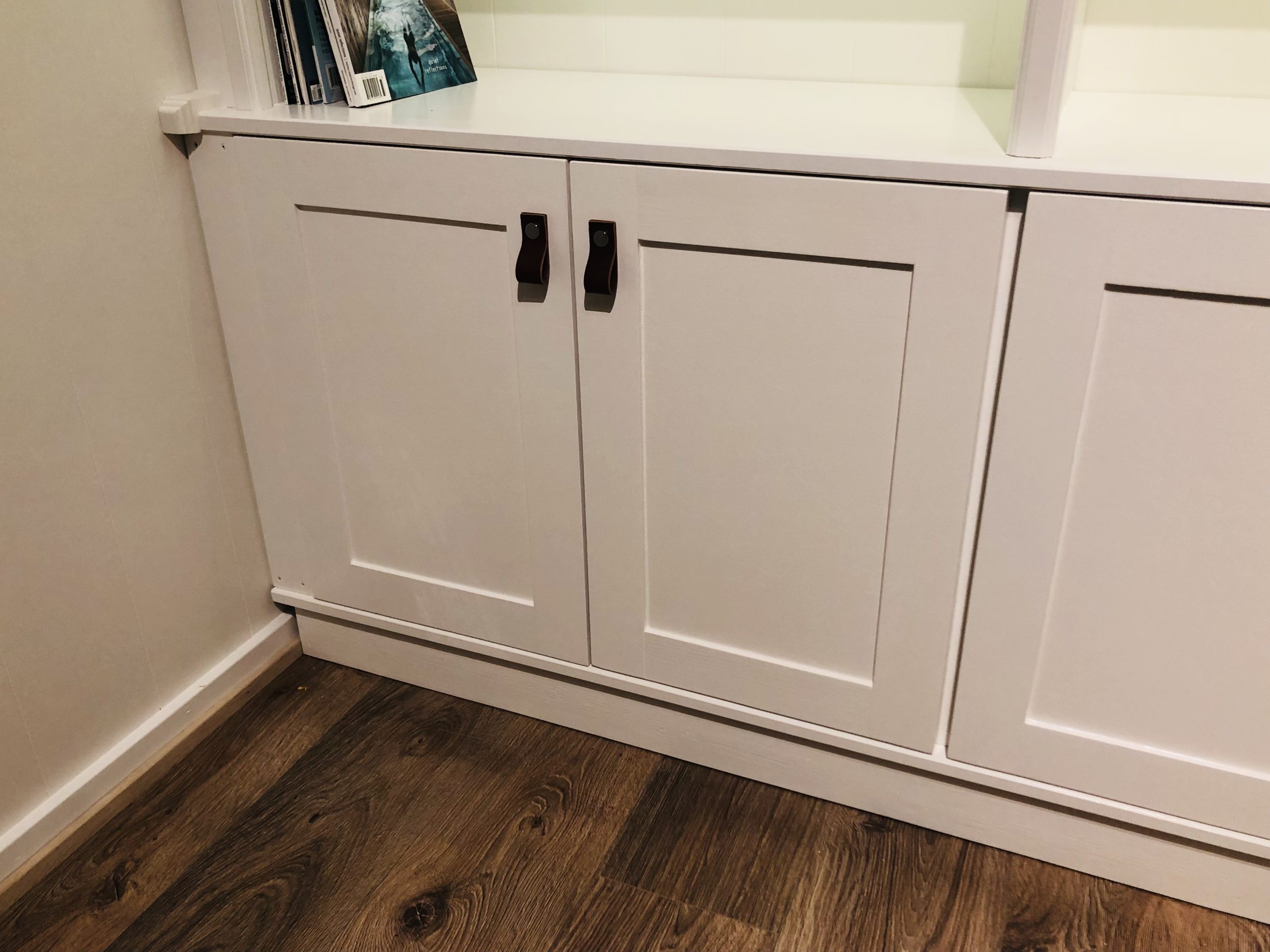 Bokhylle med innebygd lys