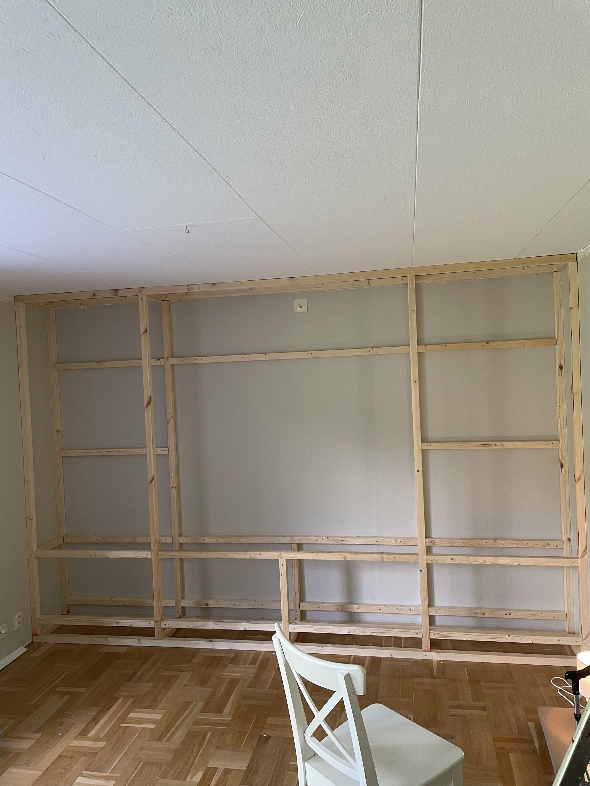 Innebygde hyller med lys