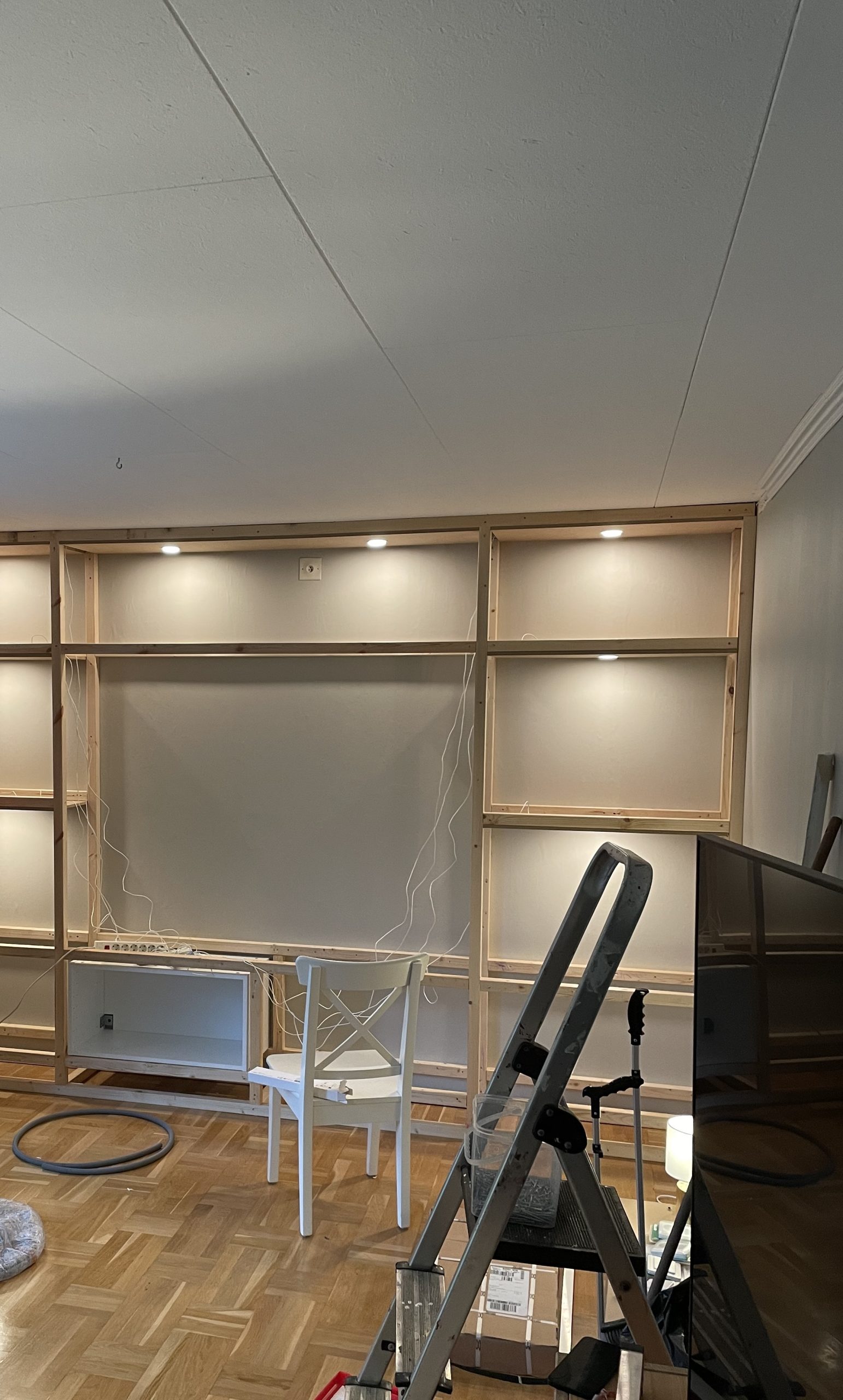 Innebygde hyller med lys