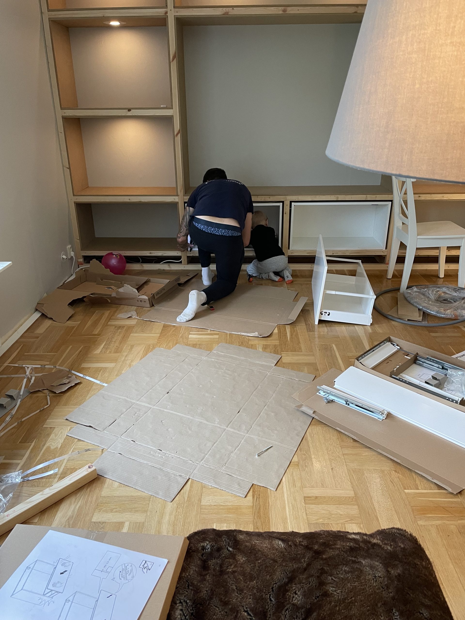 Innebygde hyller med lys