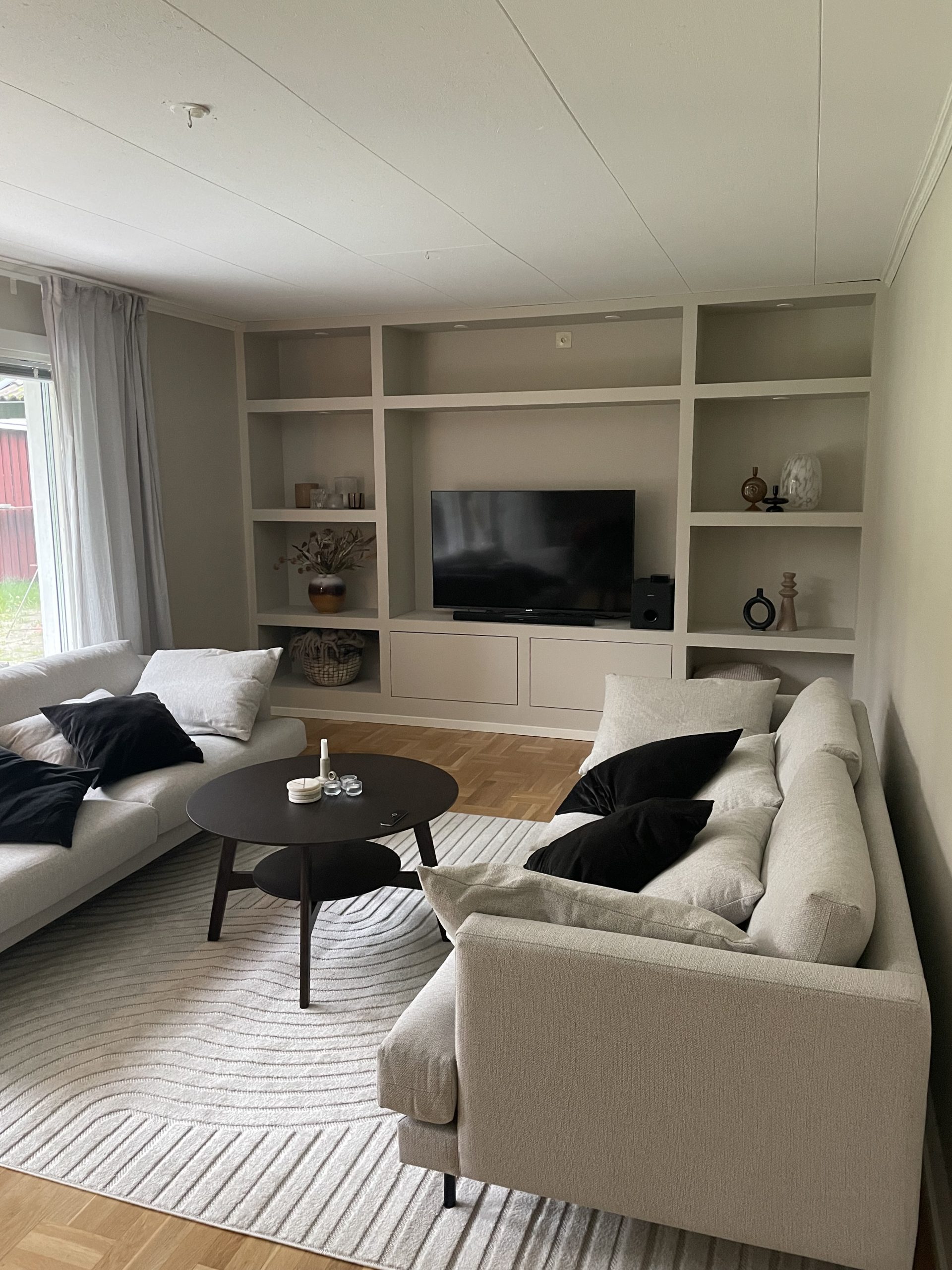 Innebygde hyller med lys