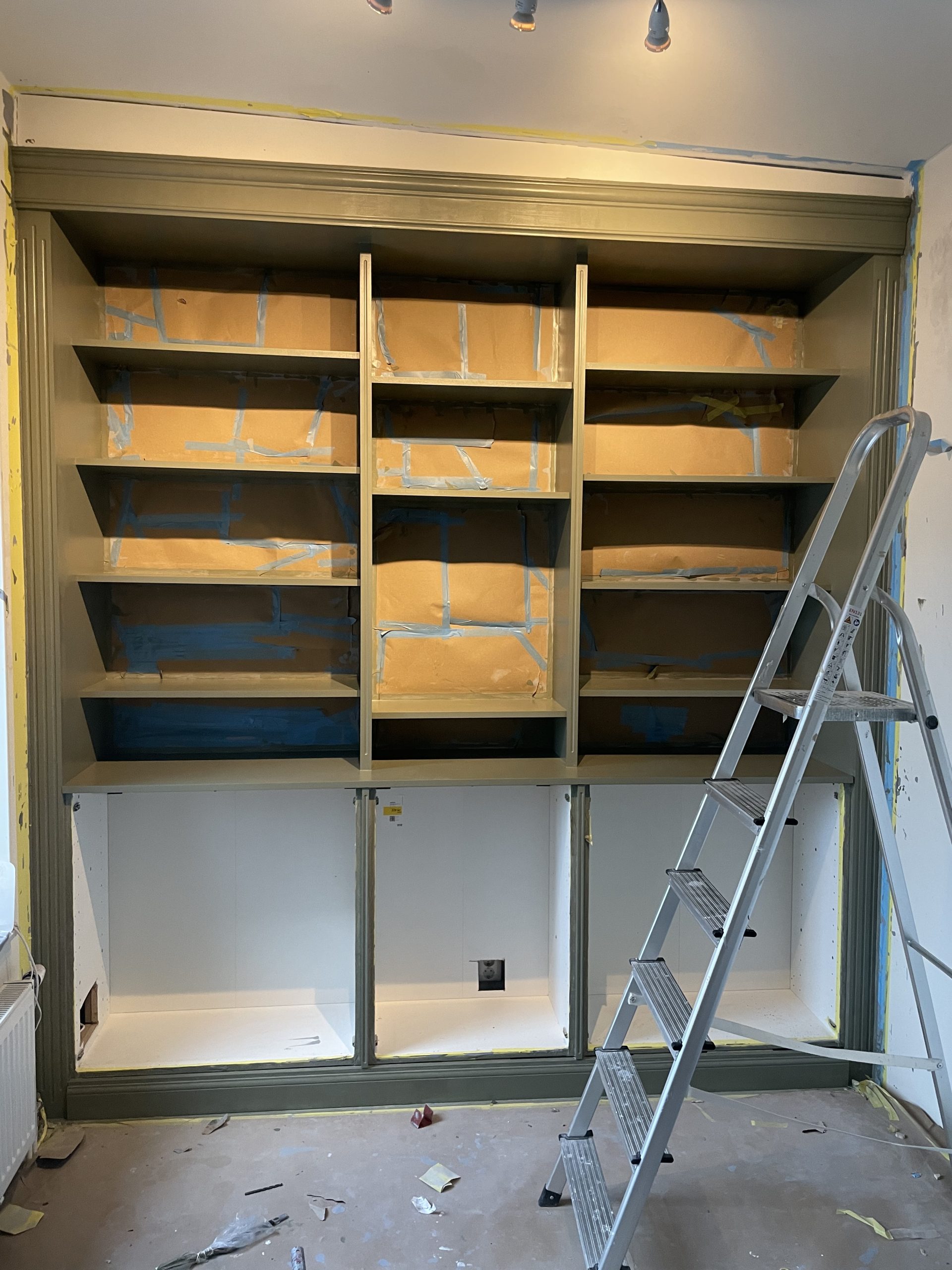 Skreddersydd hylle av Ikea-elementer