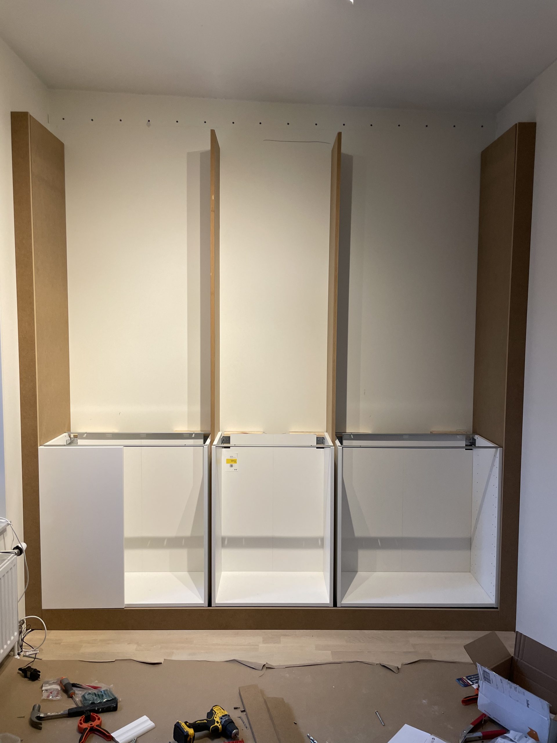 Skreddersydd hylle av Ikea-elementer