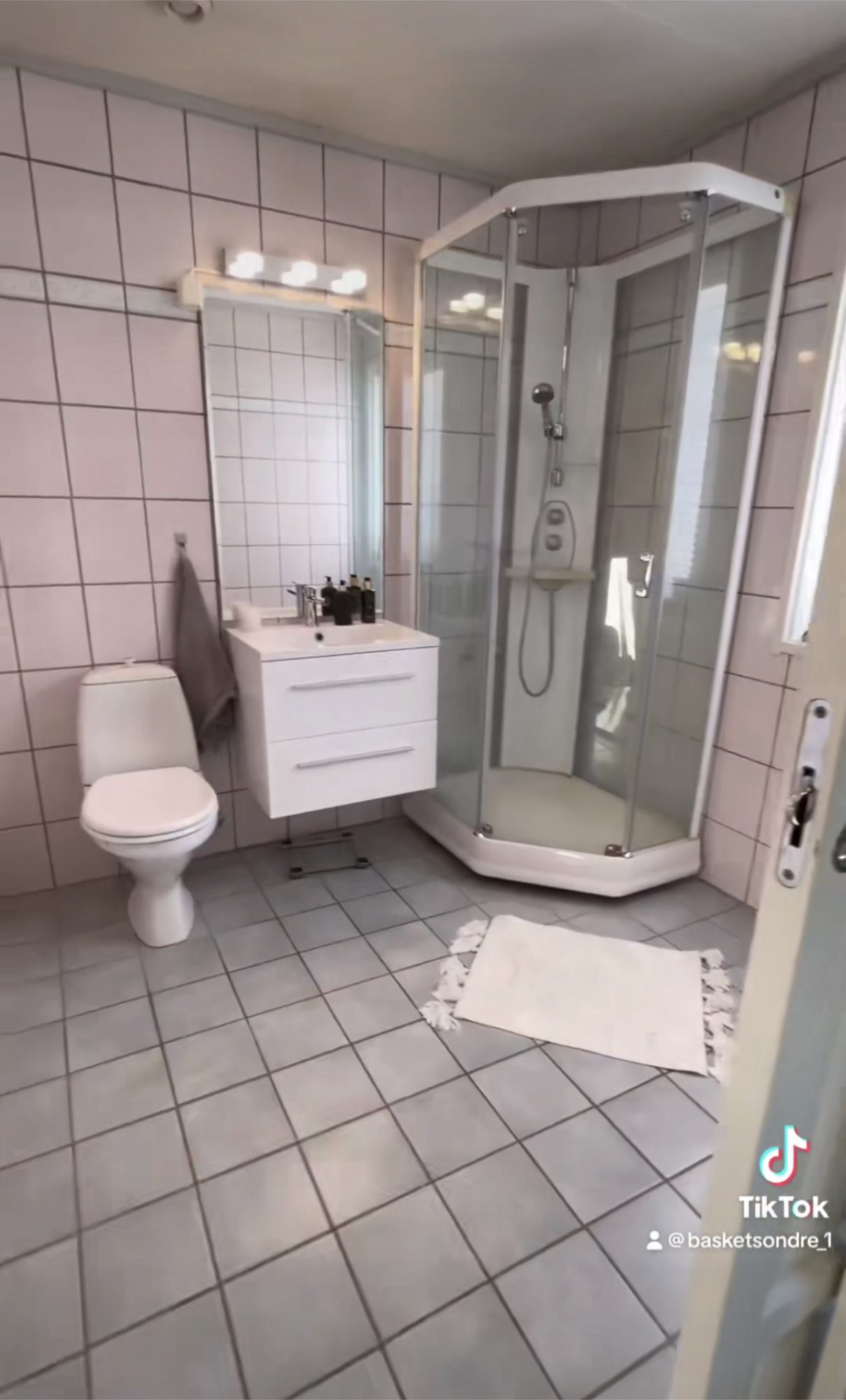 Uusi kylpyhuone mikrosementillä