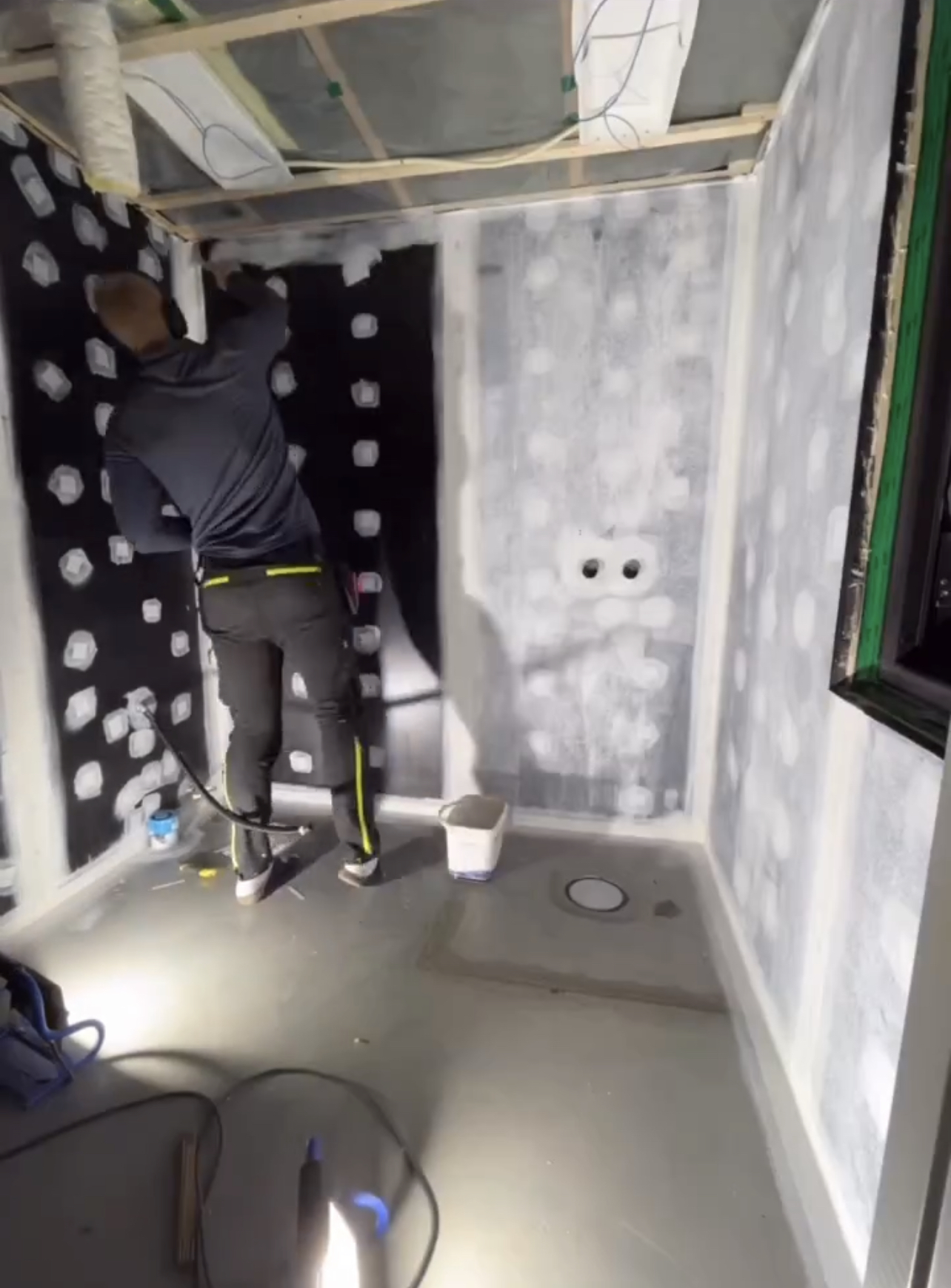 Uusi kylpyhuone mikrosementillä