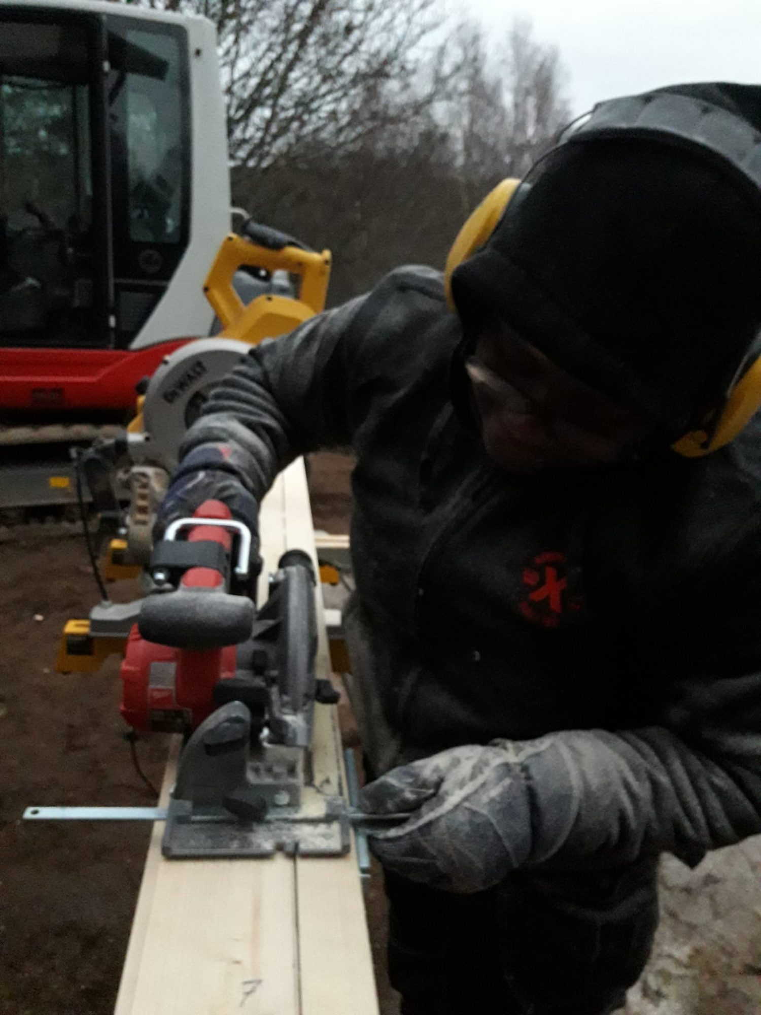 Kylpyhuoneen kalusteet poltetusta puusta