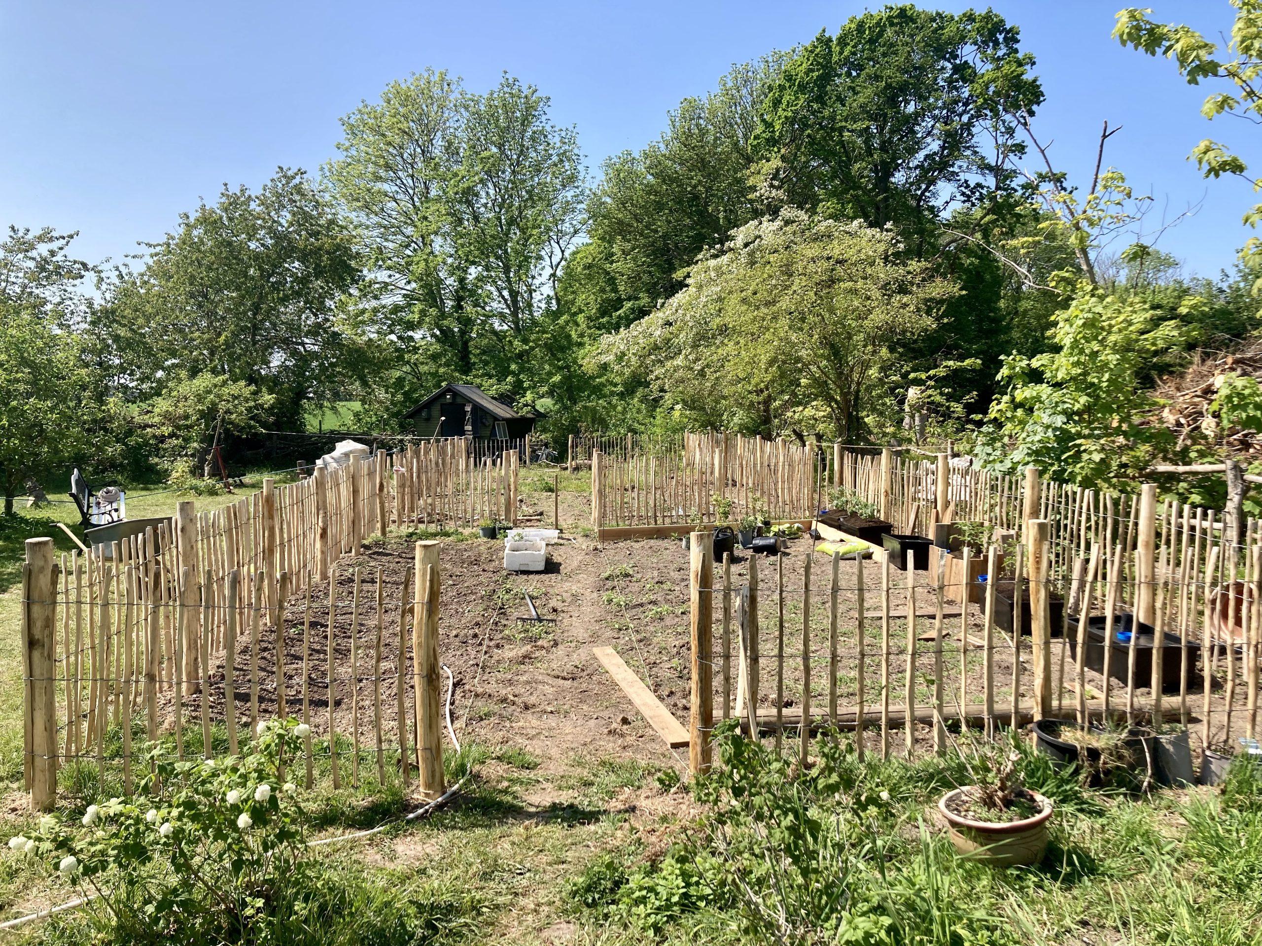 Trädgårdsgrind till hasselstaket