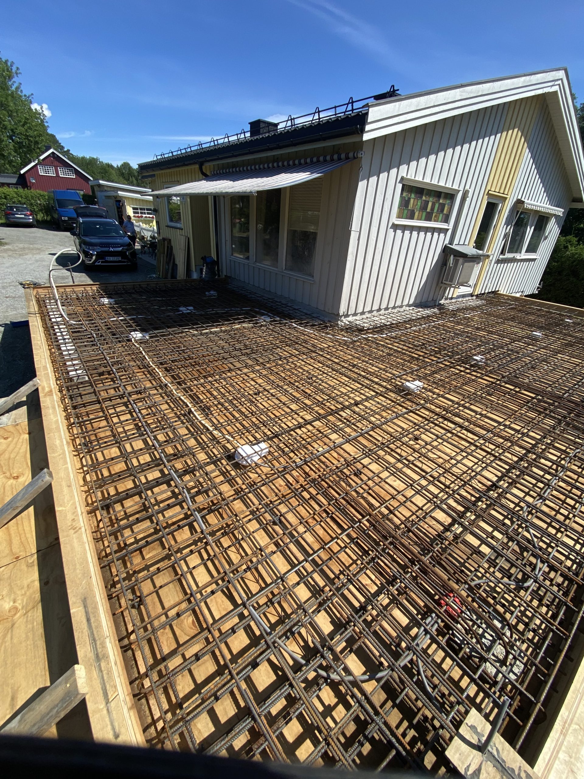 Veranda med understøttende betonvæg