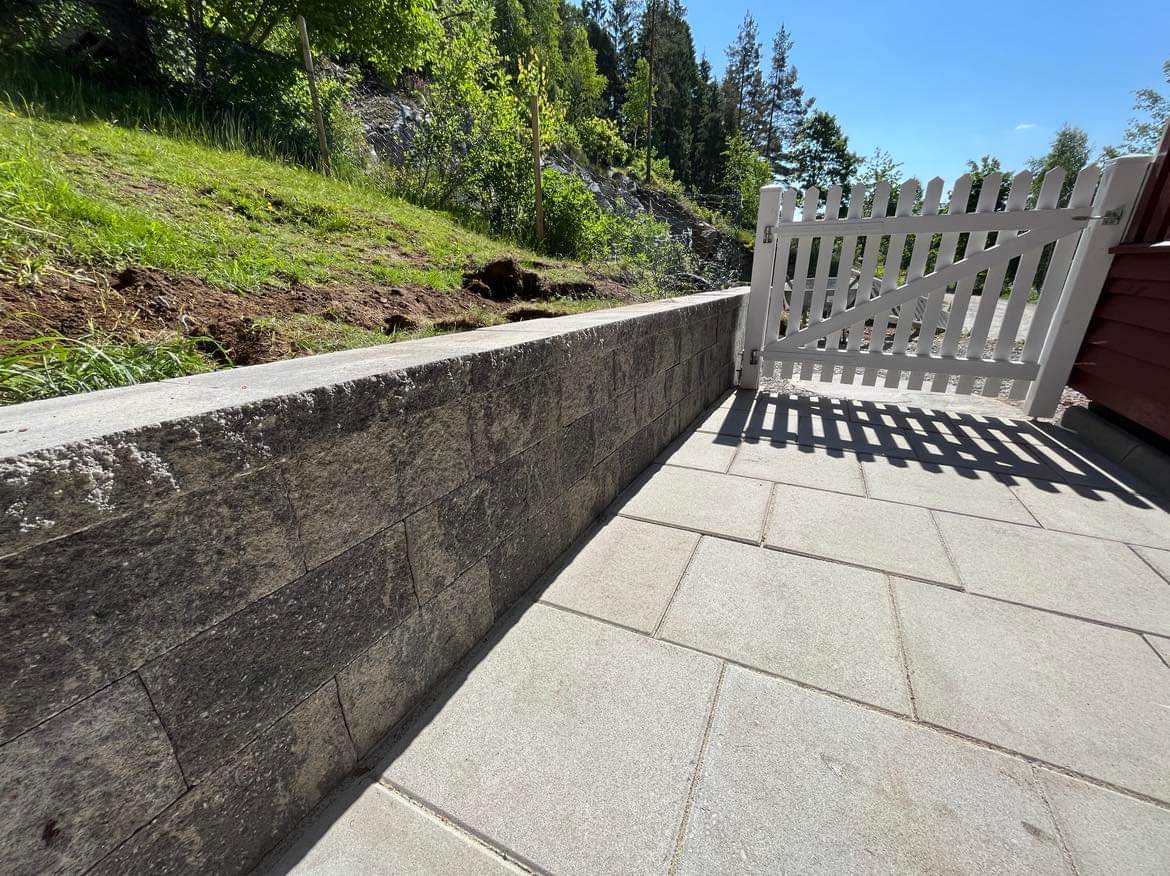 Entréparti med staket