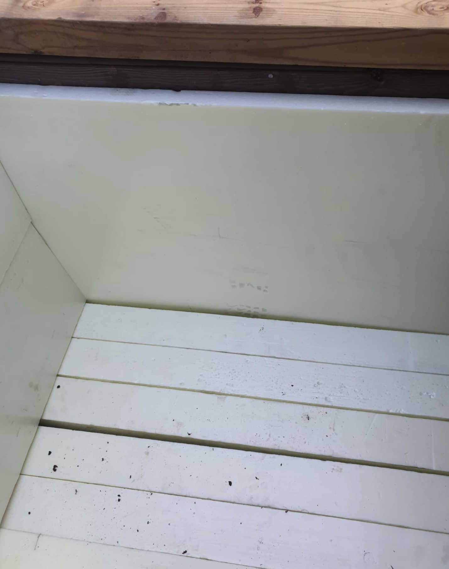 Plank med vedförvaring