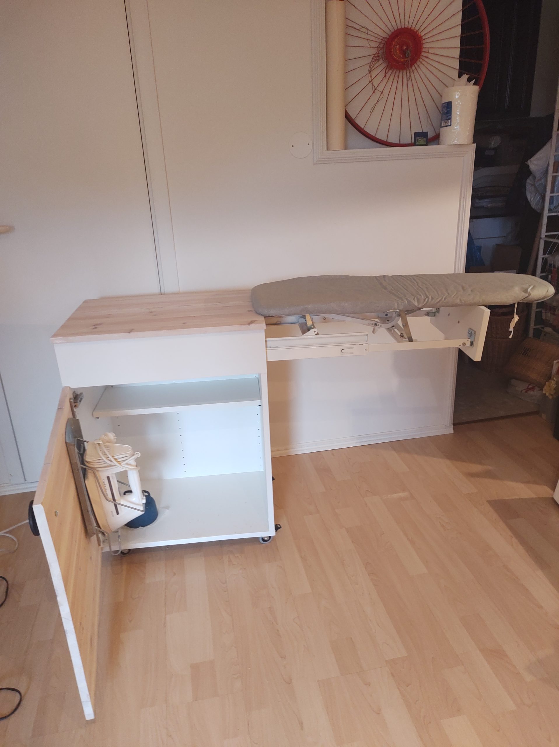 Oppbevaring av strykestasjon