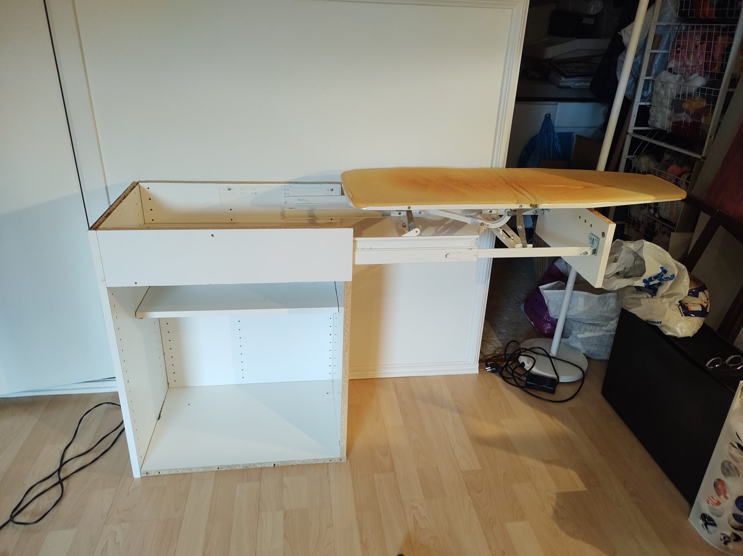 Oppbevaring av strykestasjon