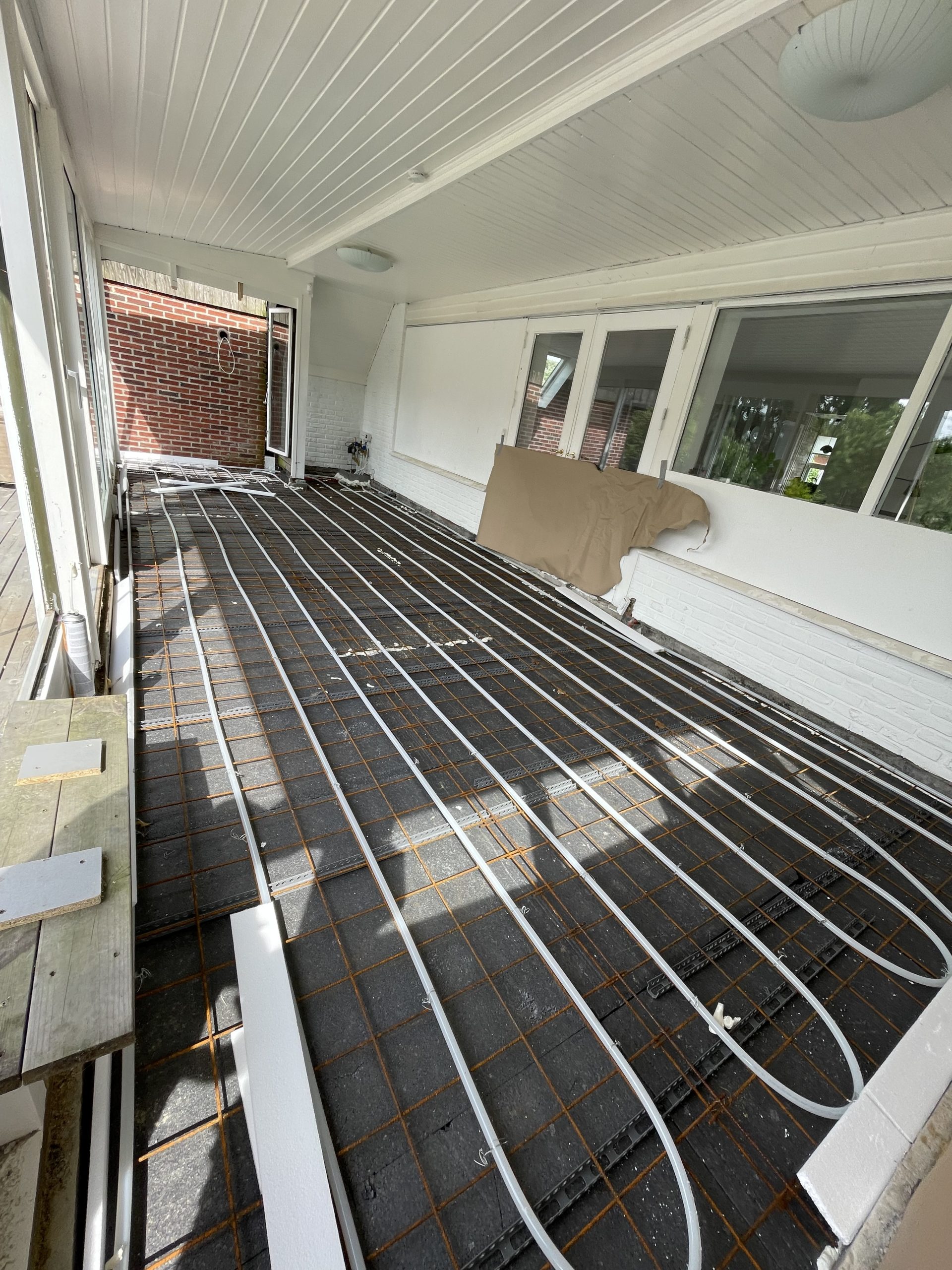 Lattialämmitys lasikuistille