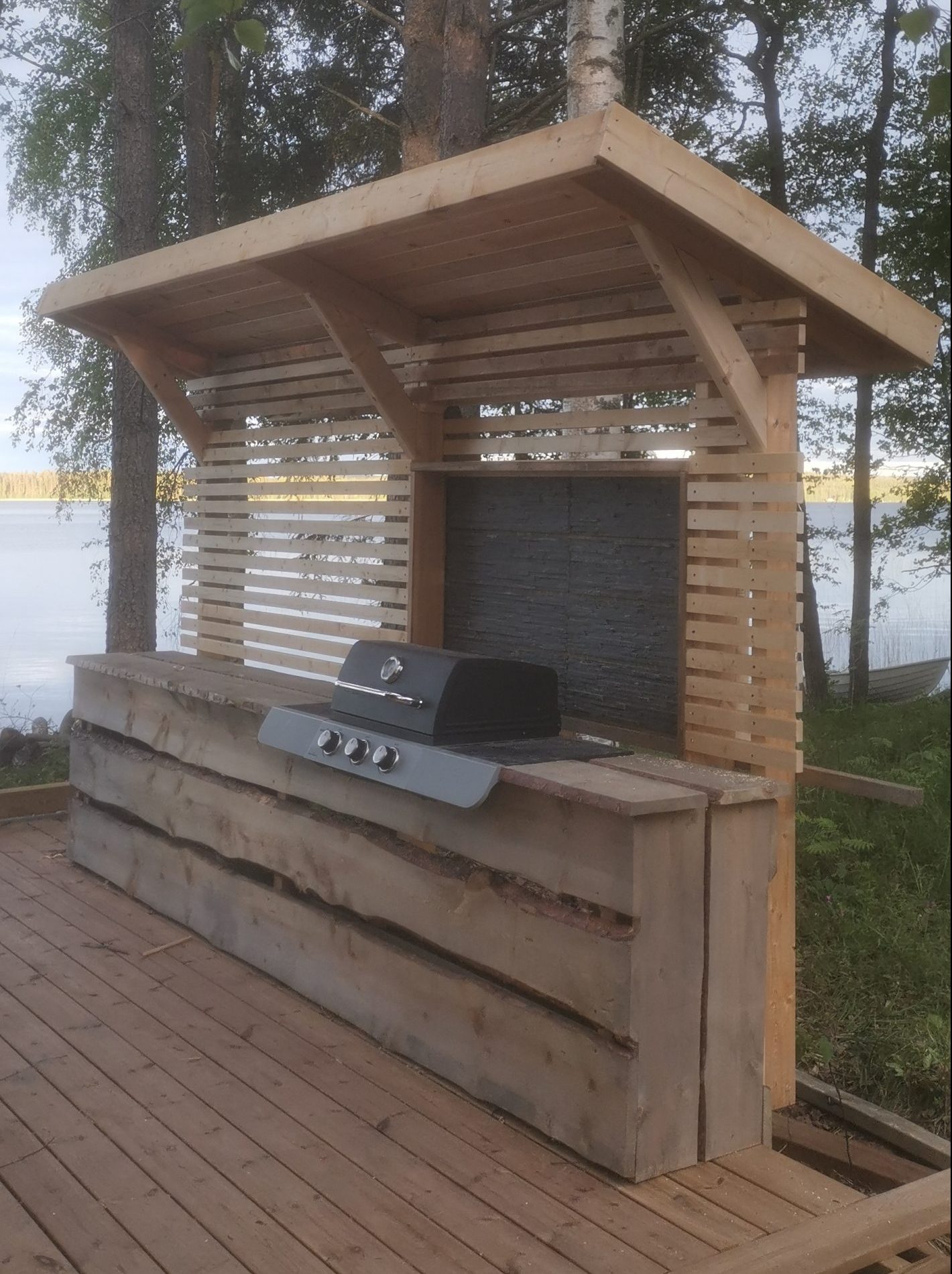 Grillplads af genbrugstræ