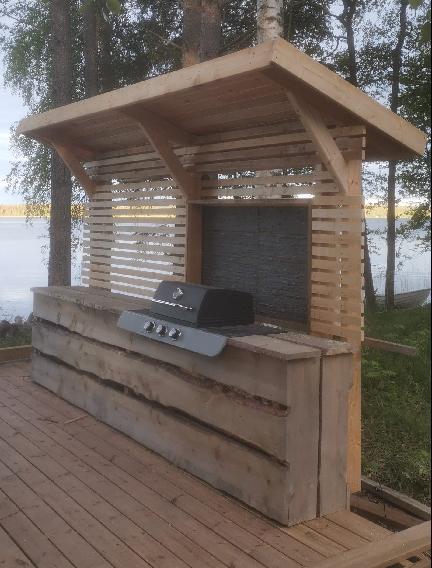 Grillplats av återvunnet virke