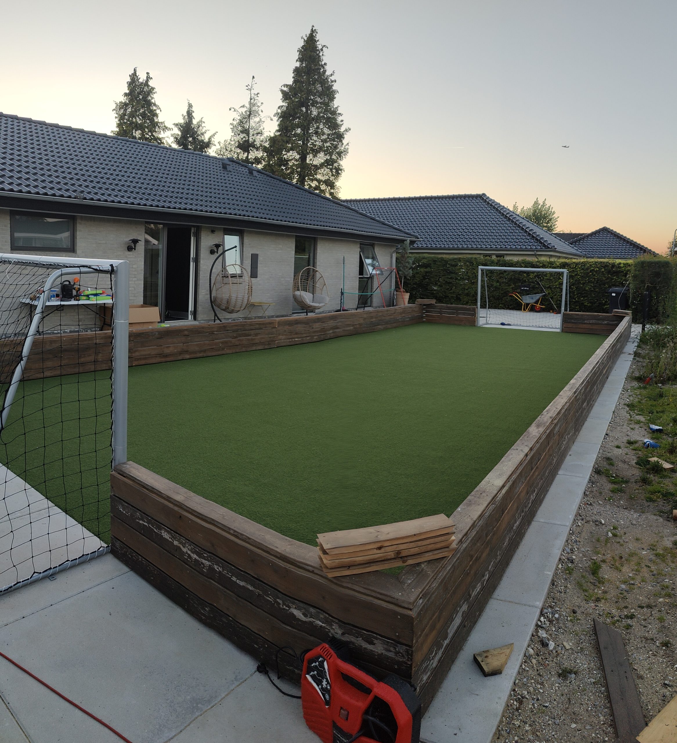 72 kvm. fodboldbane med kunstgræs