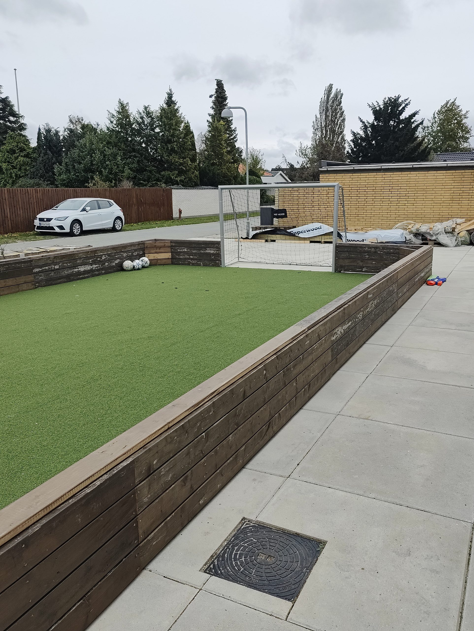 72 kvm. fodboldbane med kunstgræs