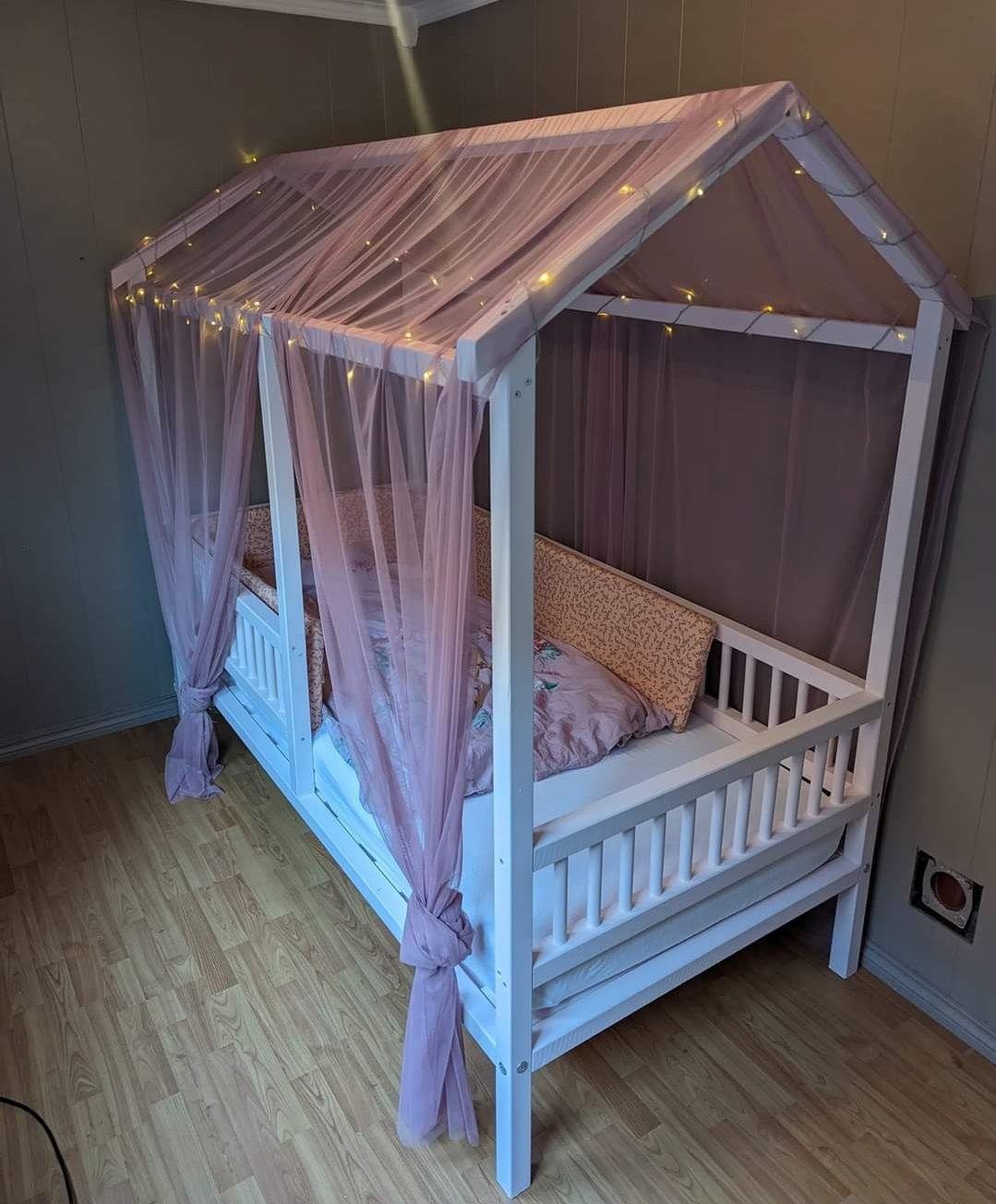 Taivassänky lastenkoossa