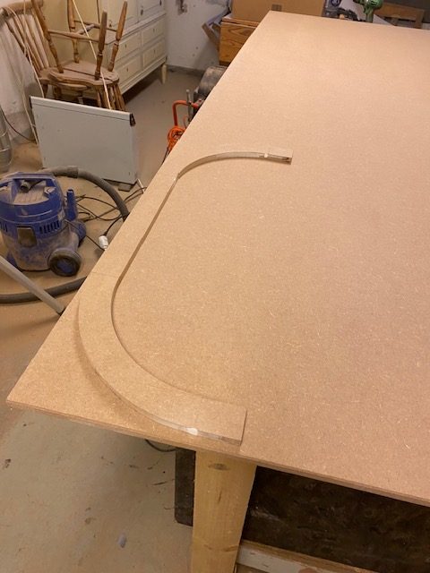 Tremmeseng med justerbar bund