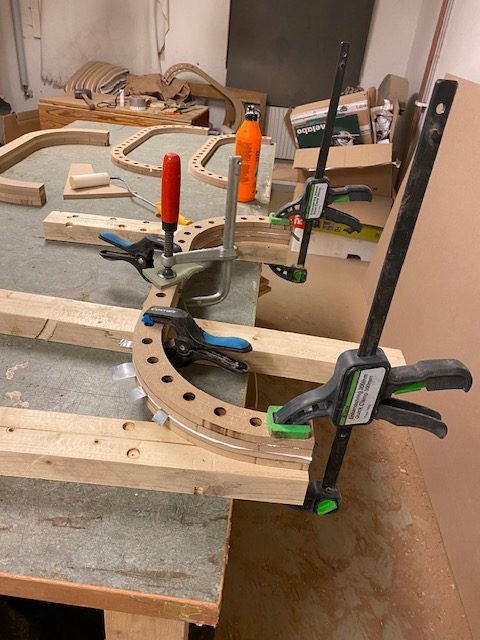 Tremmeseng med justerbar bund