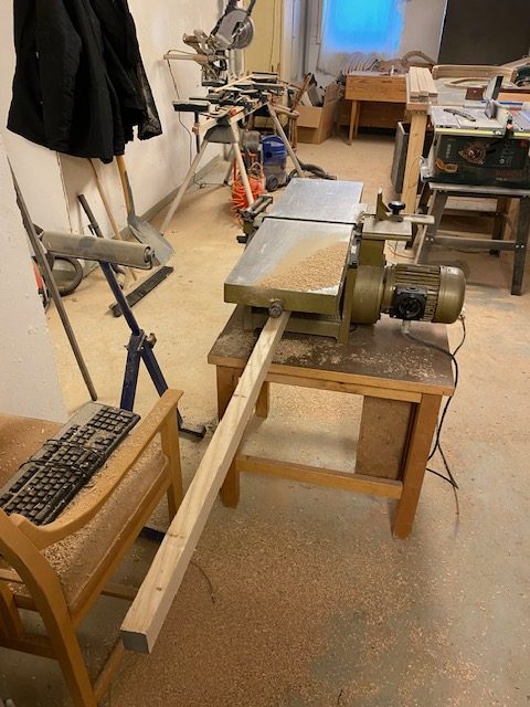 Tremmeseng med justerbar bund