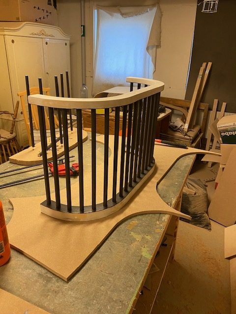 Tremmeseng med justerbar bund