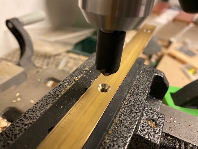 Tremmeseng med justerbar bund