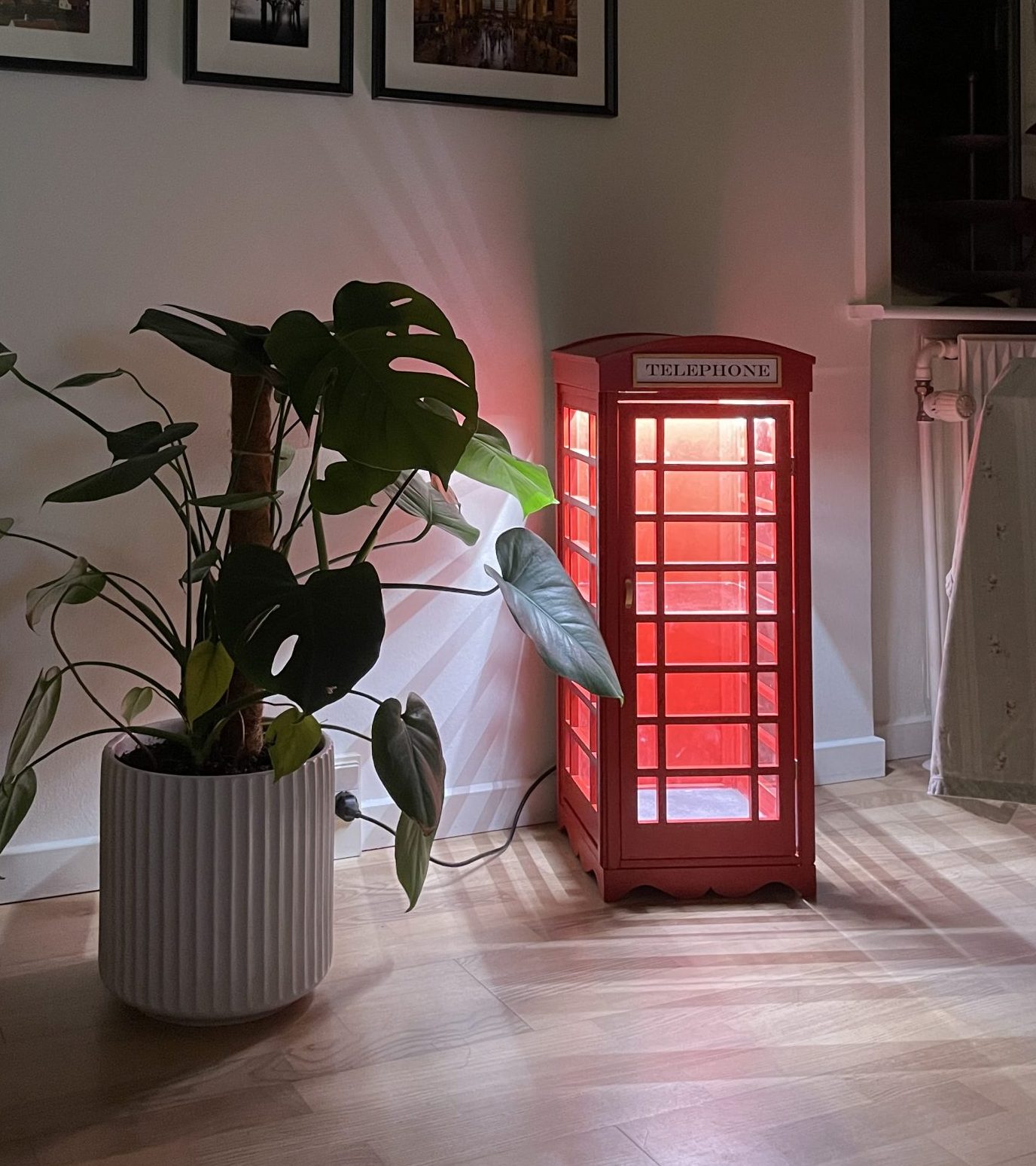 Modell av engelsk telefonkiosk