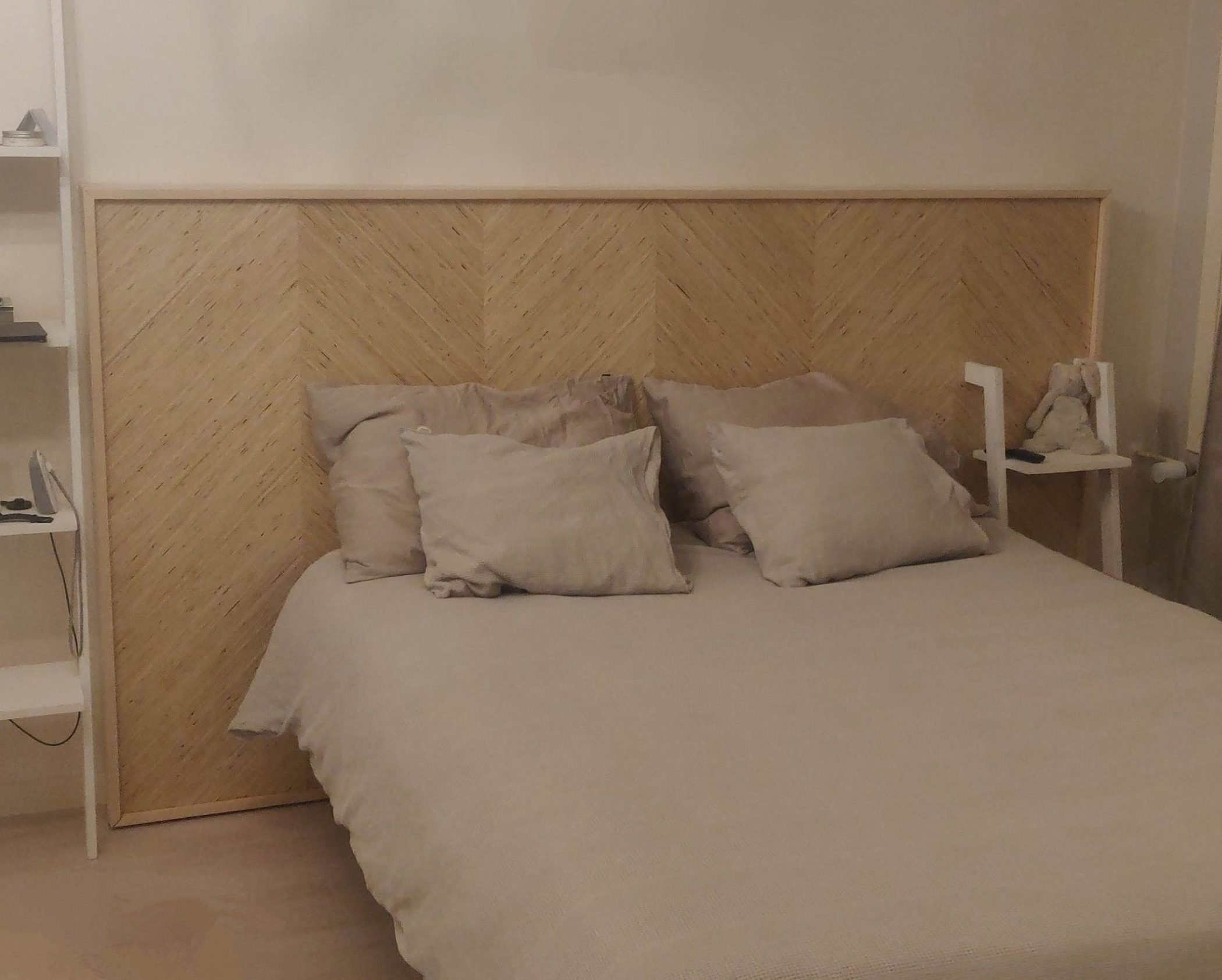 Sänggavel med fiskbensmönster