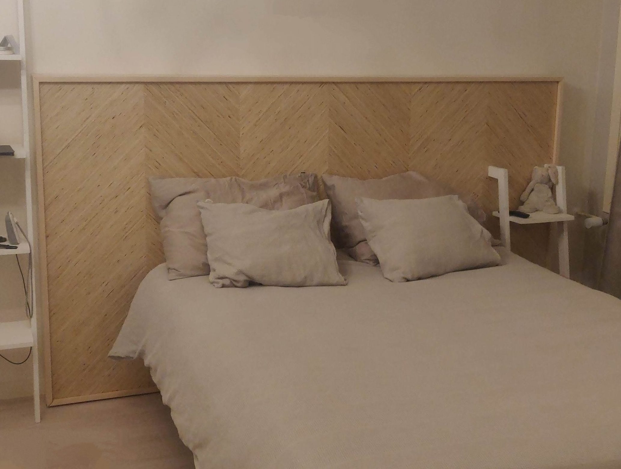 Sängynpääty kalanruotokuviolla