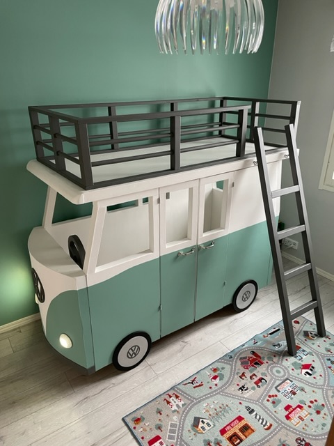 Børneseng som VW-minibus