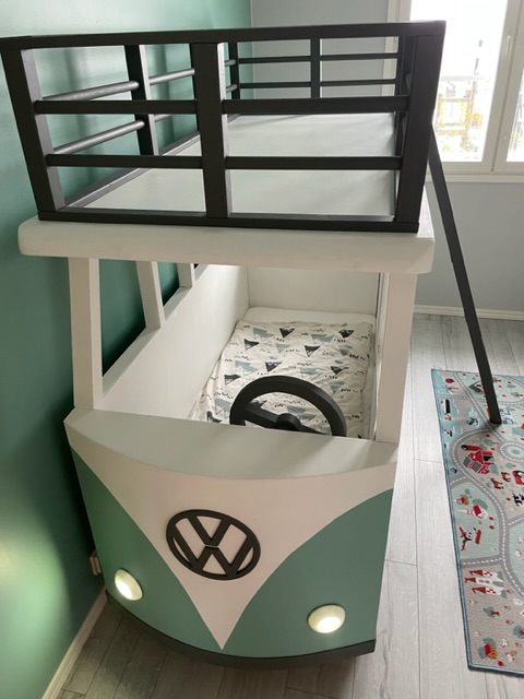 Børneseng som VW-minibus