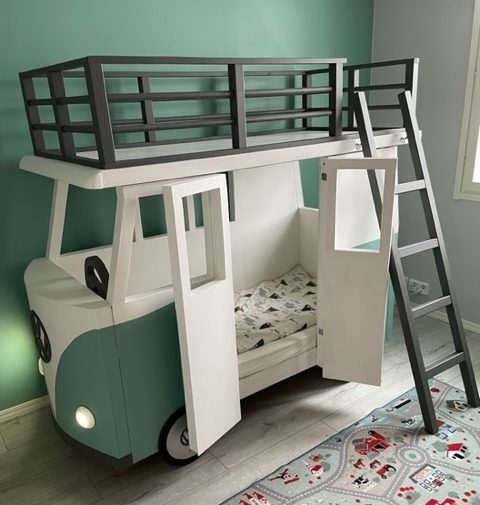 Børneseng som VW-minibus