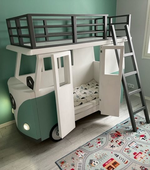 Barneseng som folkevognbuss