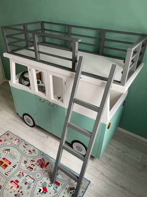 Børneseng som VW-minibus