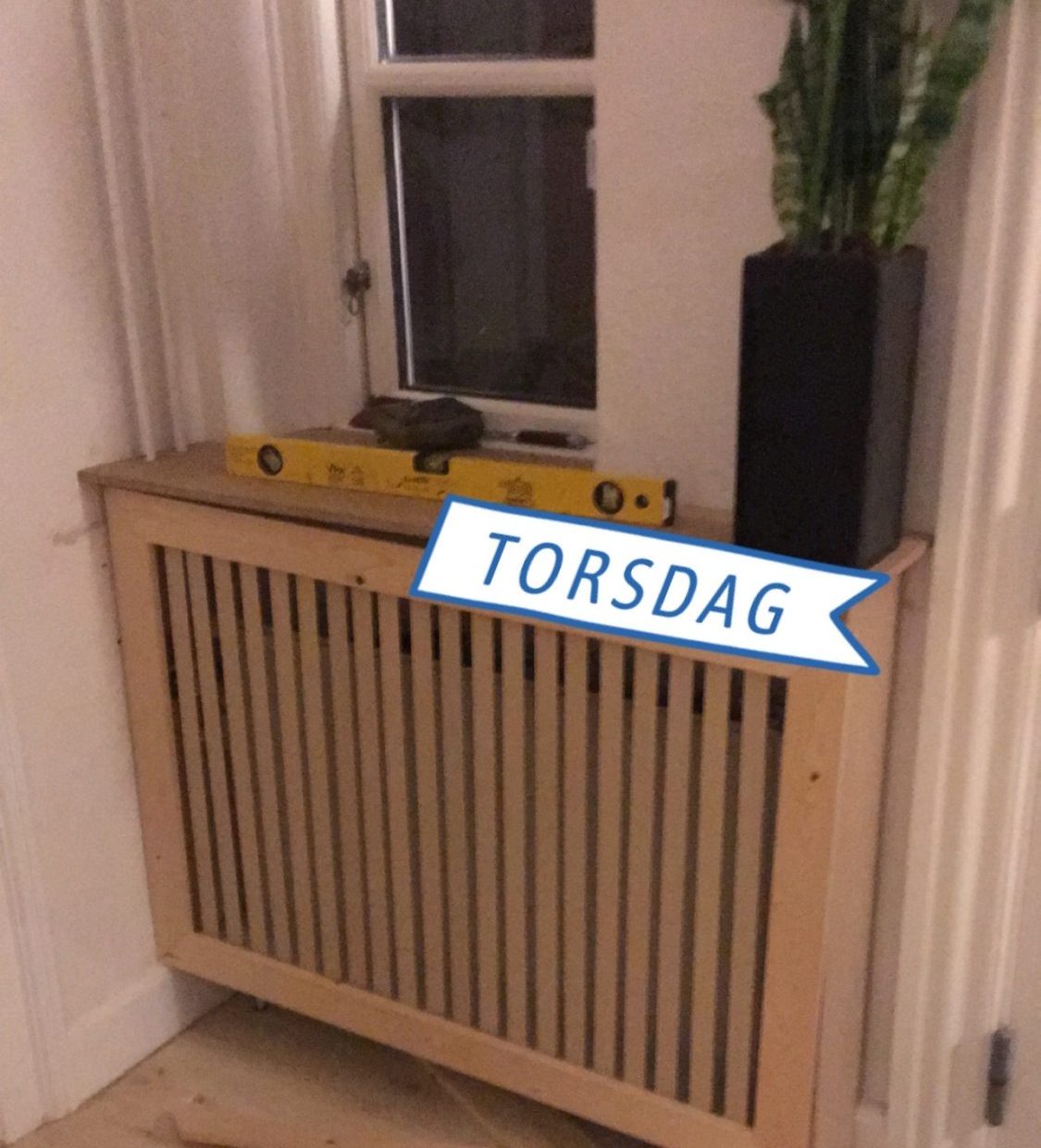 Radiatorskjulere med brede vindueskarme