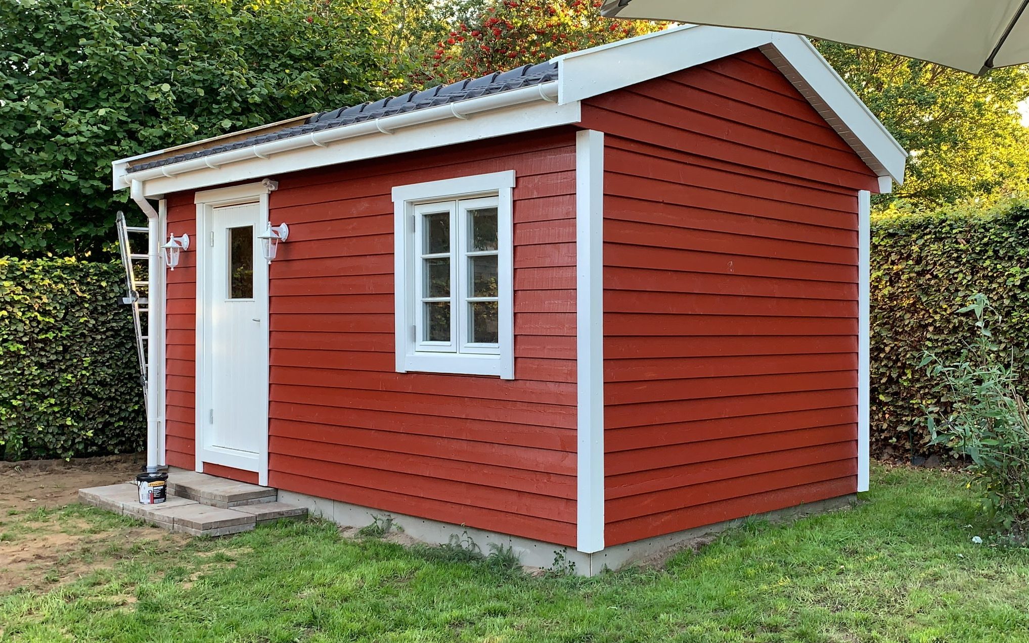 Isoleret skur med klinkbeklædning