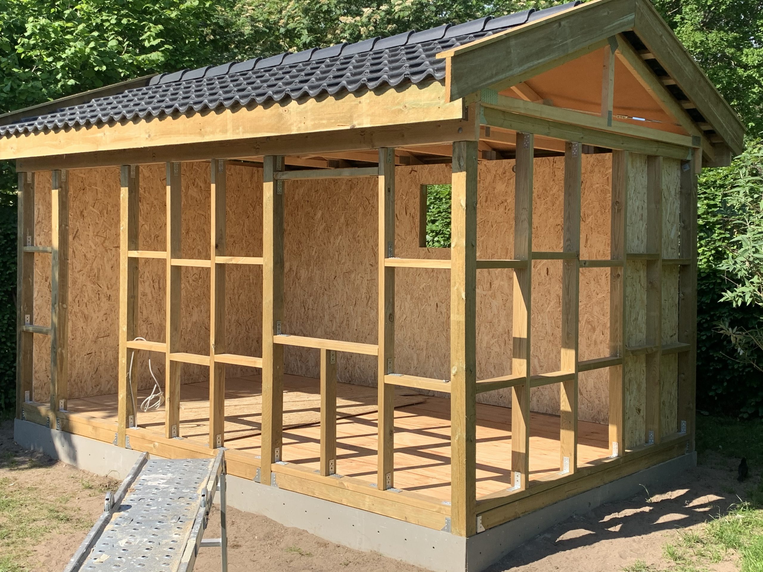 Isolerat förråd med fjällpanel