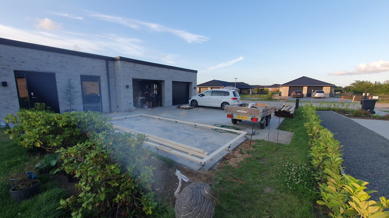 Förråd med underhållsfri ytterpanel