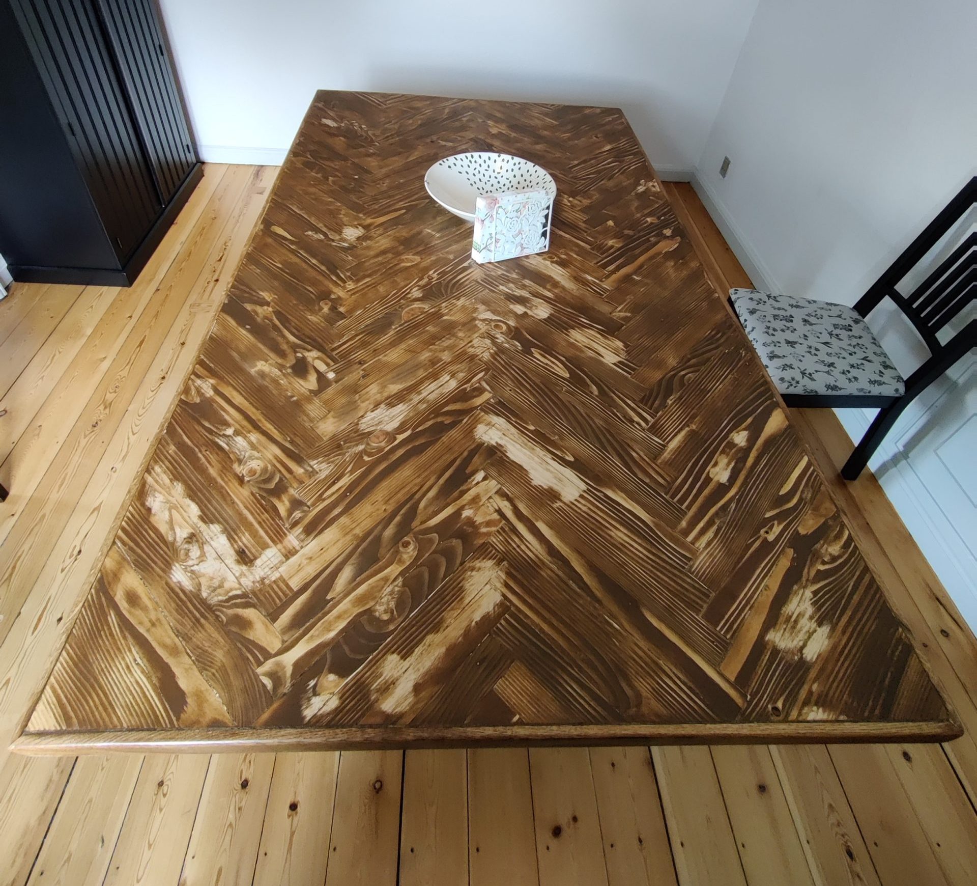 Kalanruotopöytä vanhoista lavoista