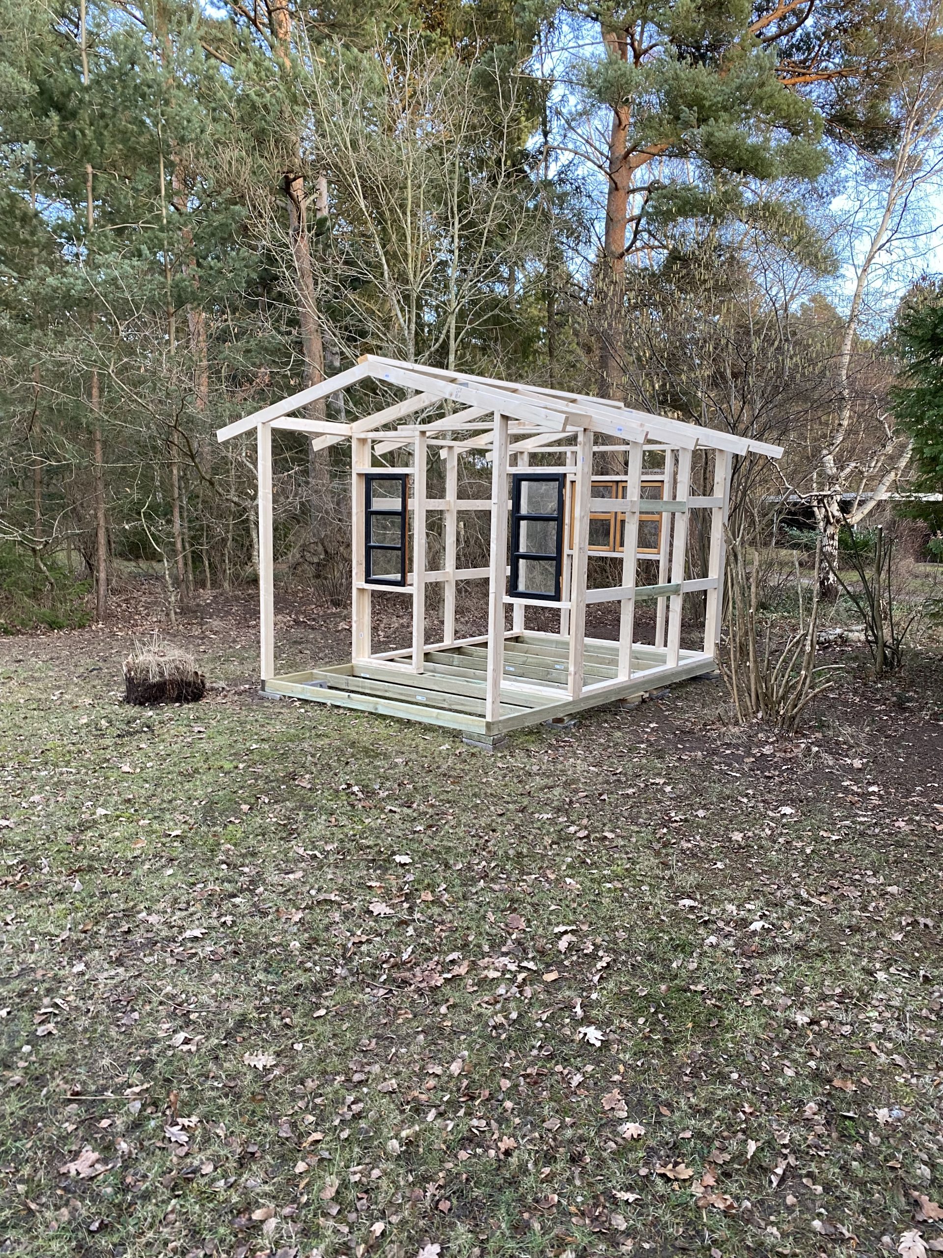 Litet förråd i trädgården