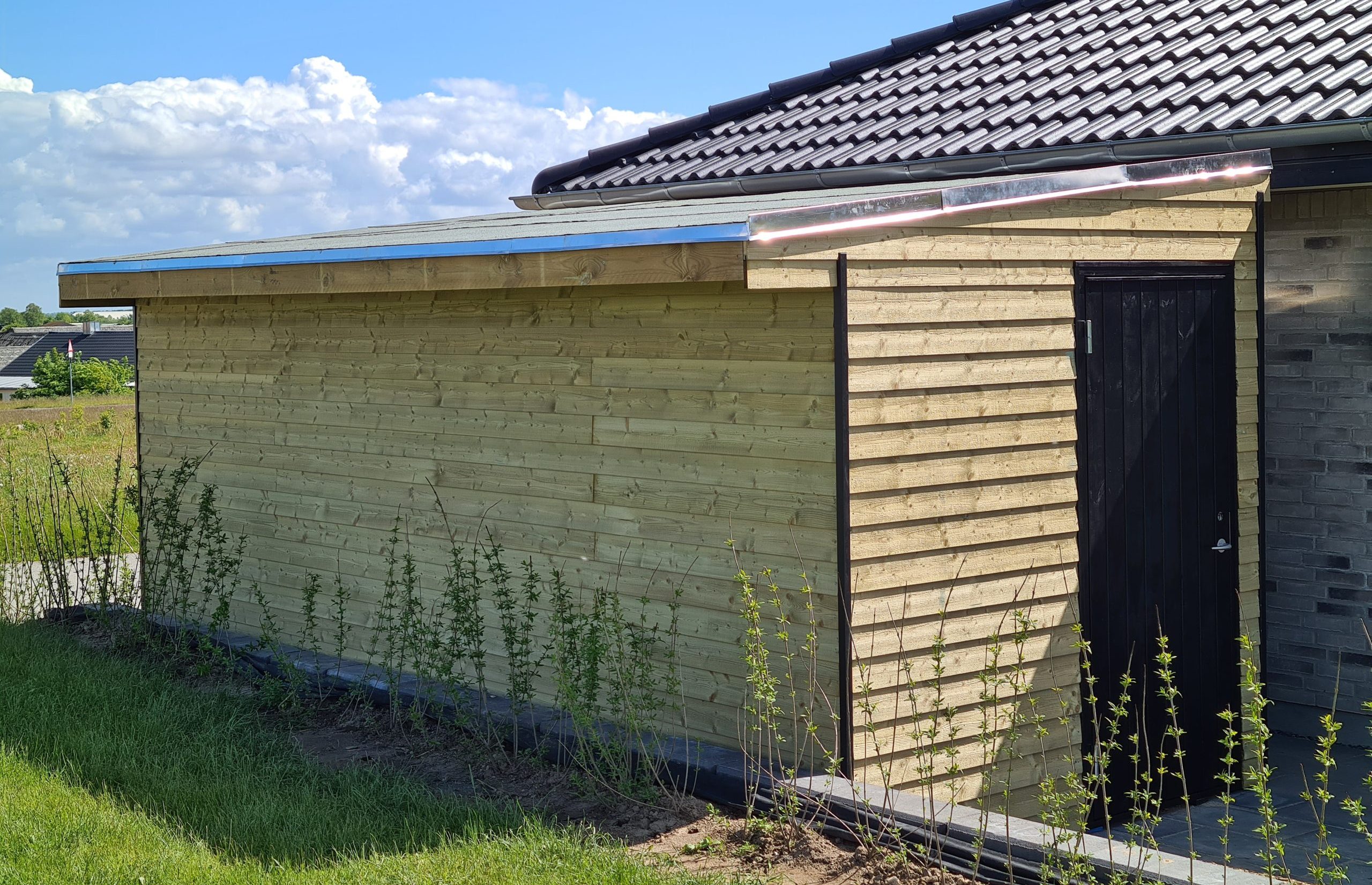 Förråd med fjällpanel