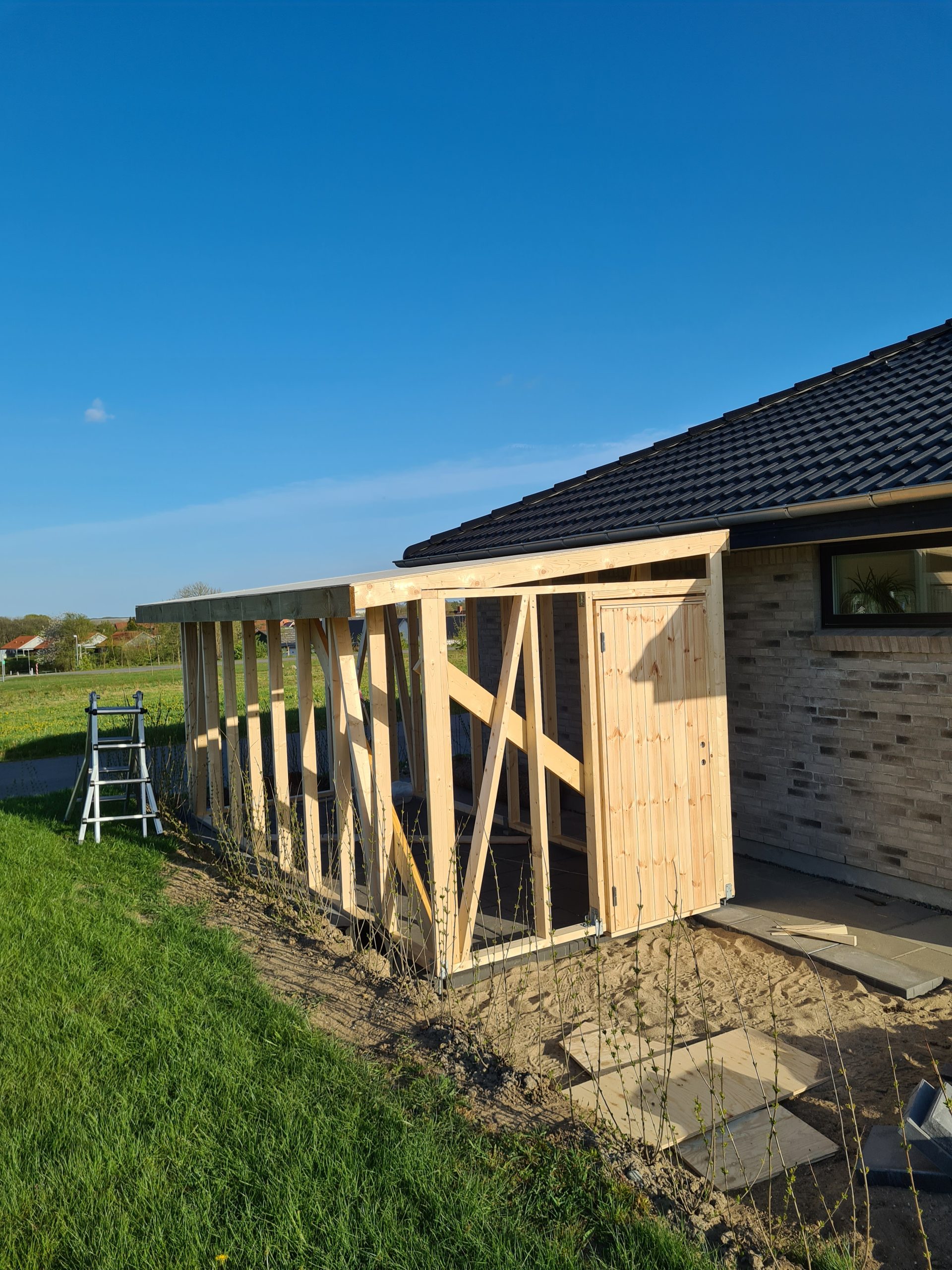 Förråd med fjällpanel