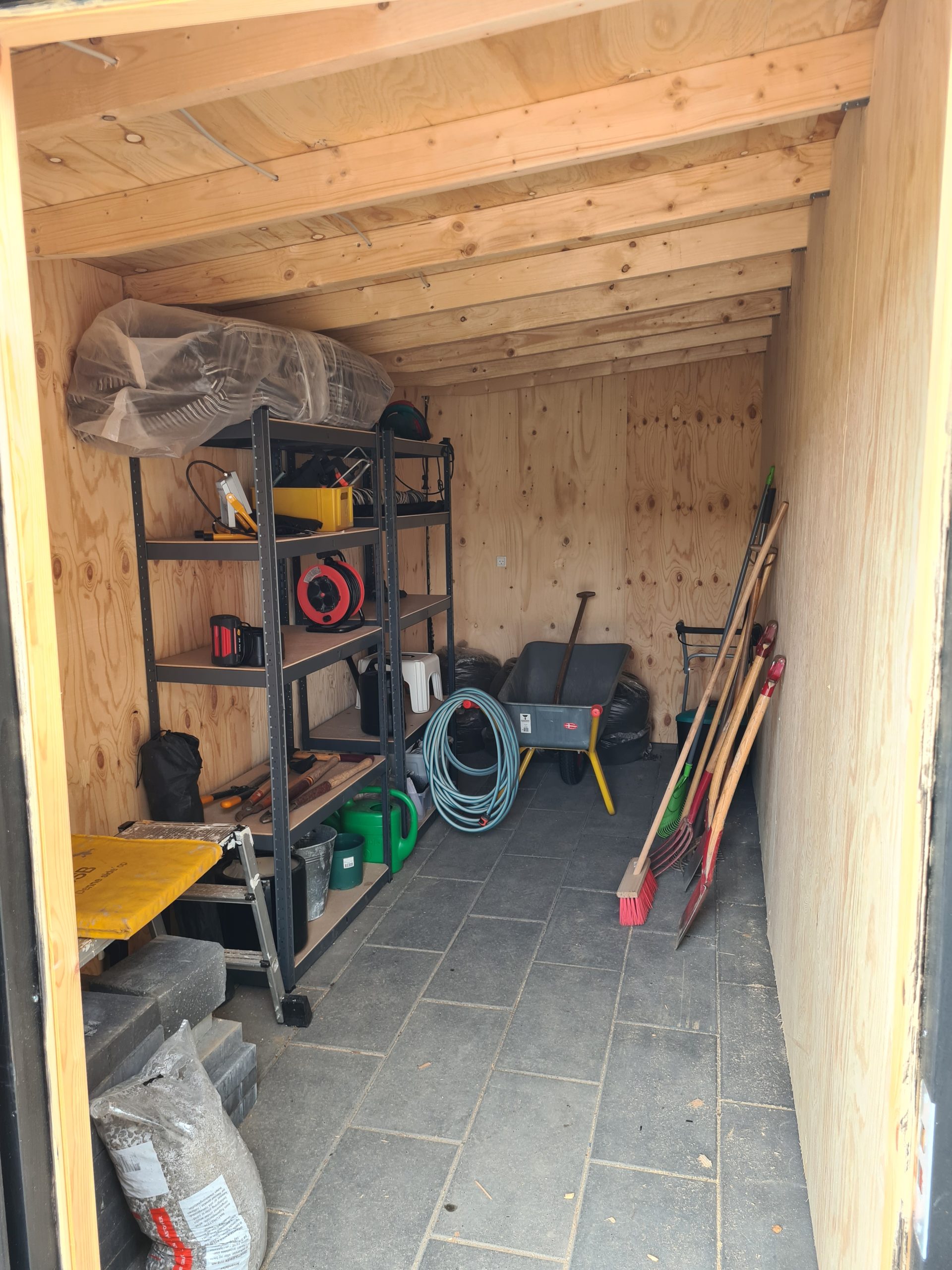 Förråd med fjällpanel