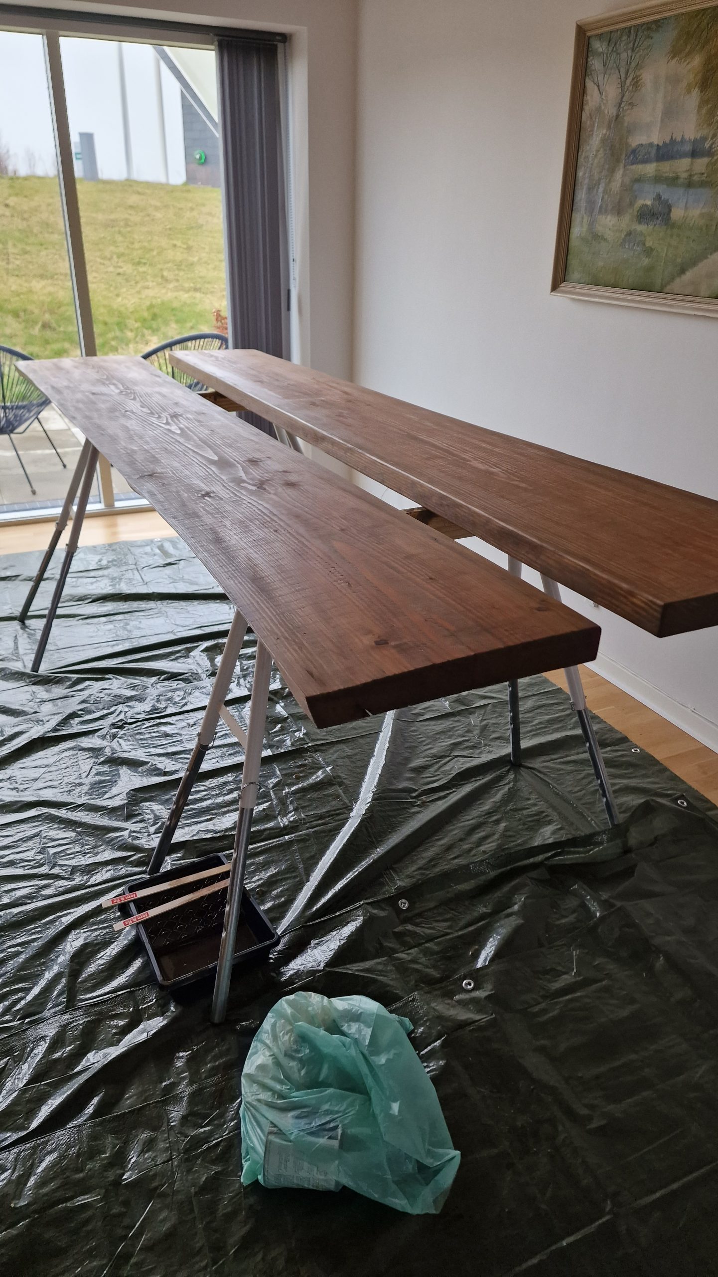 Spisebord af lærkeplanker