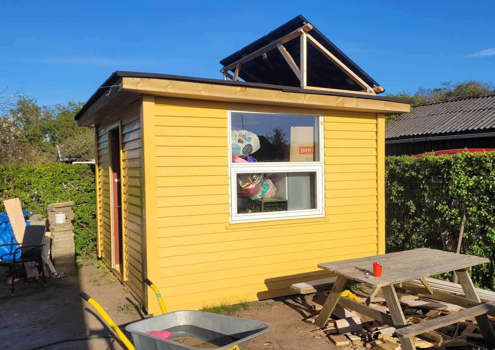 Billig bod laget av resirkulerte materialer